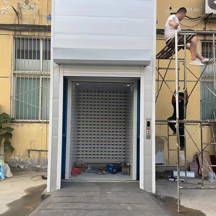 導(dǎo)軌式升降機(jī)